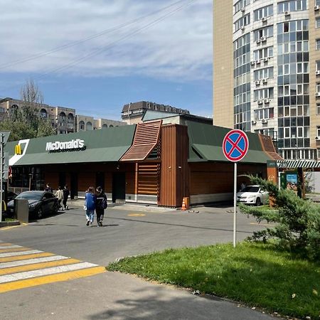 Уютная Квартира В Самом Сердце Алматы Almaty Exterior foto