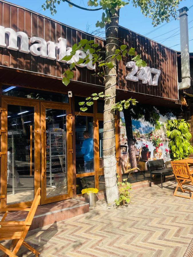 Уютная Квартира В Самом Сердце Алматы Almaty Exterior foto